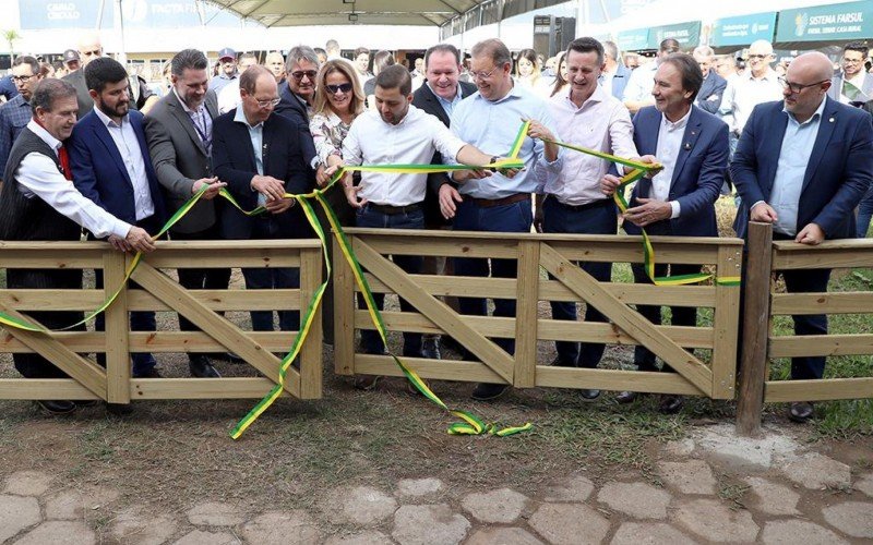 Fenasul/Expoleite é aberta no Parque de Exposições Assis Brasil