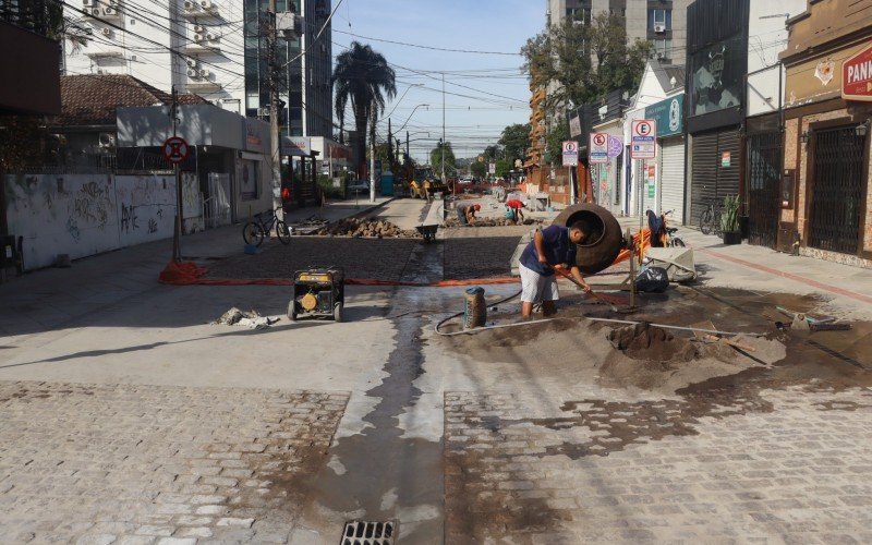 Obras da Rua Independência estão na oitava quadra, a última a receber a revitalização 