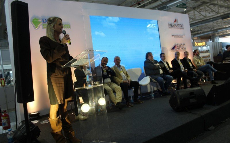 Roberta conduziu cerimônia oficial de abertura do SICC 2025 | abc+