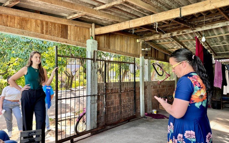 Secretária de Saúde de Novo Hamburgo Betina Espindula no bairro Canudos 