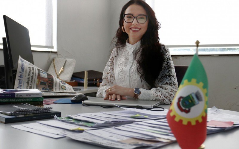 A secretária Patrícia Augsten defende o fomento de negócios em meio a retomada após a tragédia que atingiu a cidade no ano passado