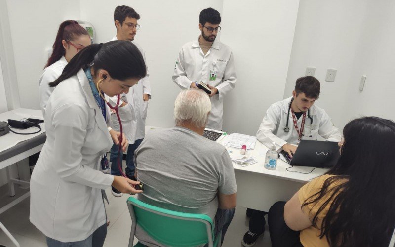 Alunos do curso de medicina da Ulbra realizam atendimentos