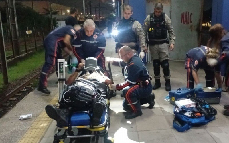 Homem chegou a ser socorrido e levado ao Hospital Cristo Redentor, mas não resistiu aos ferimentos | abc+