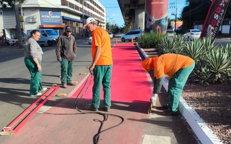 Repintura da ciclovia vem sendo feita desde a semana passada | abc+