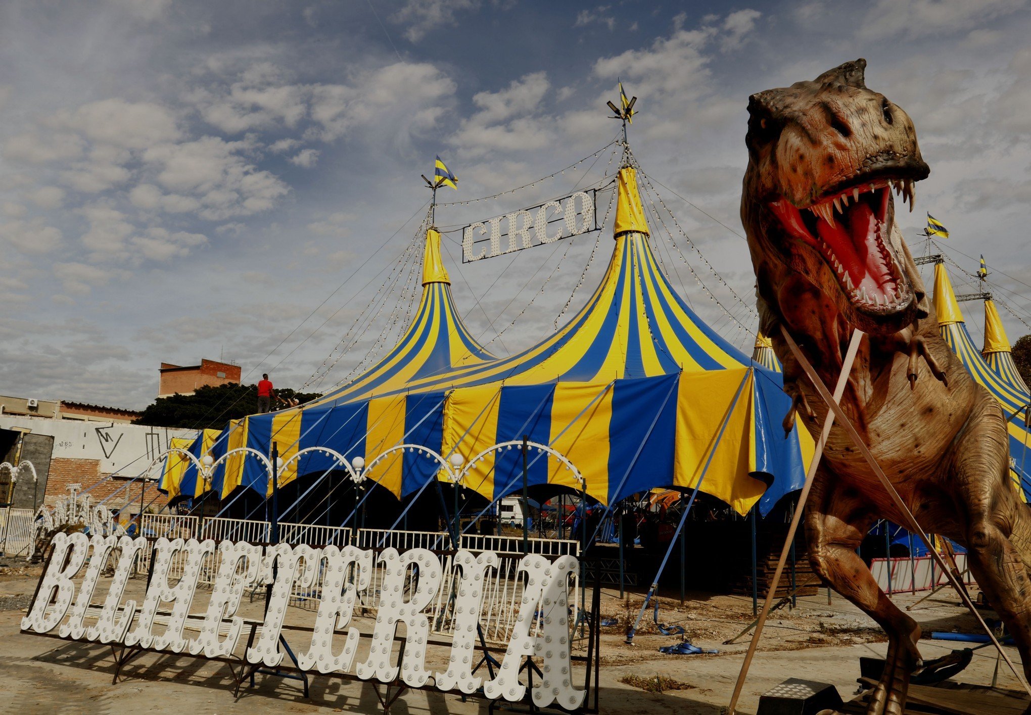 Circo Fantasy chega a Canoas anunciando espetáculos diários no antigo terreno da Metrovel