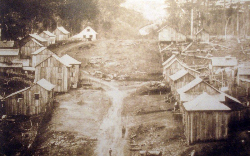 Início da cidade de Caxias do Sul em imagem do fim dos anos 1870 | abc+