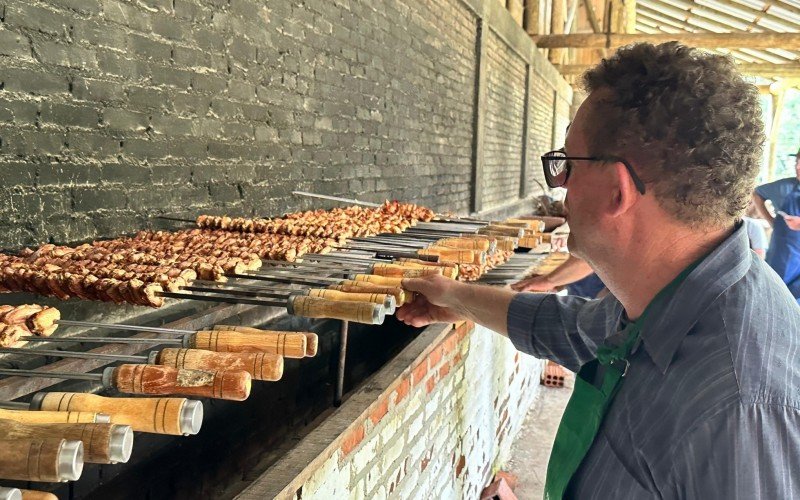 Mais de 700 quilos de galeto no Legado Coop | abc+