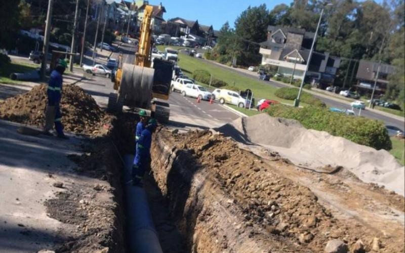 Obras da Corsan na RS-235, em Gramado