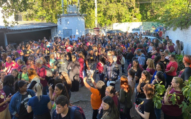 Em assembleia realizada em 13 de maio, os profissionais da educação decidiram entrar em estado de greve, diante da falta de progresso nas negociações. | abc+