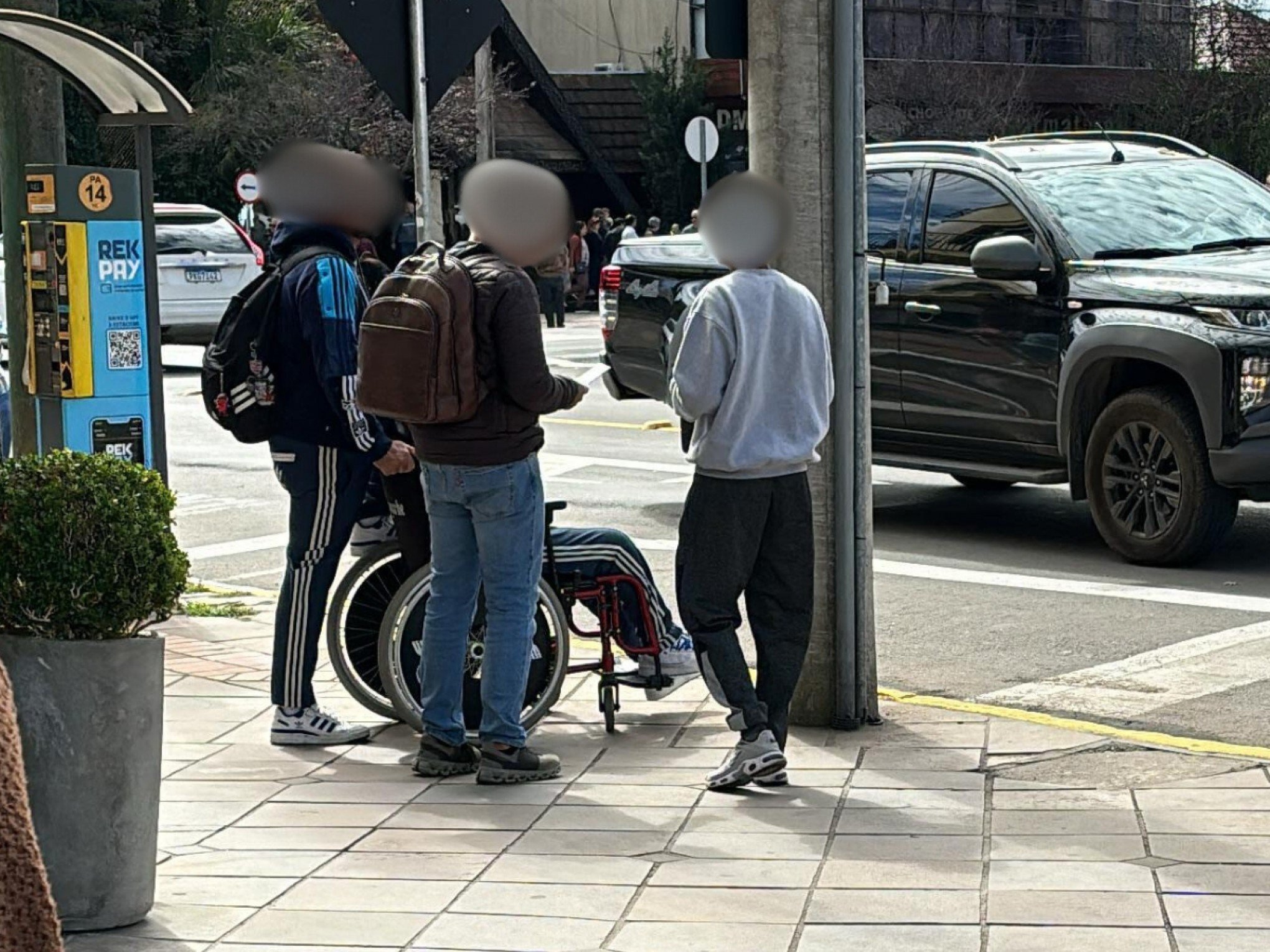 Abordagens de vendedores e divulgadores a turistas podem ser restringidas em Canela