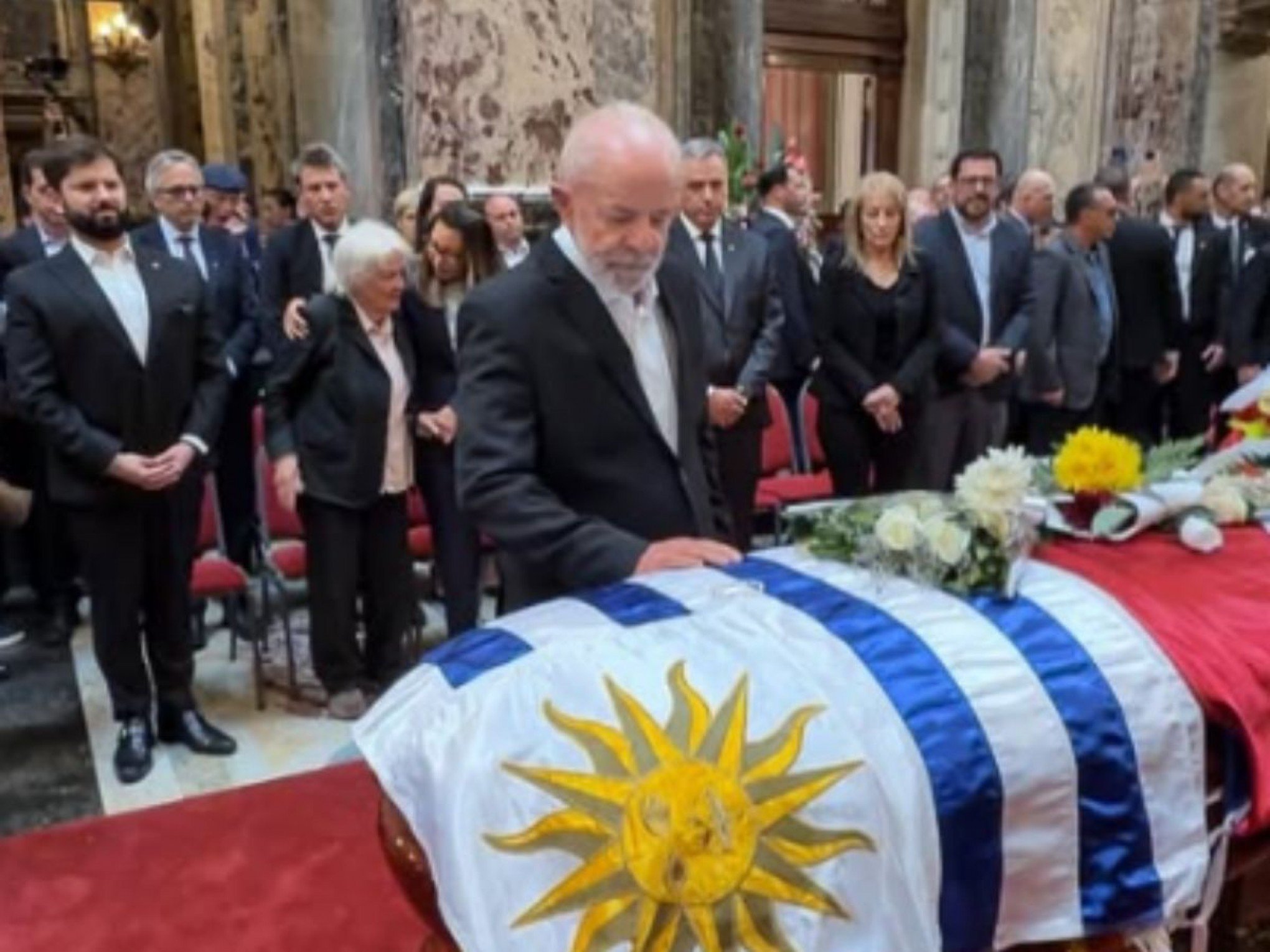 Lula participa de funeral do ex-presidente Pepe Mujica no Uruguai