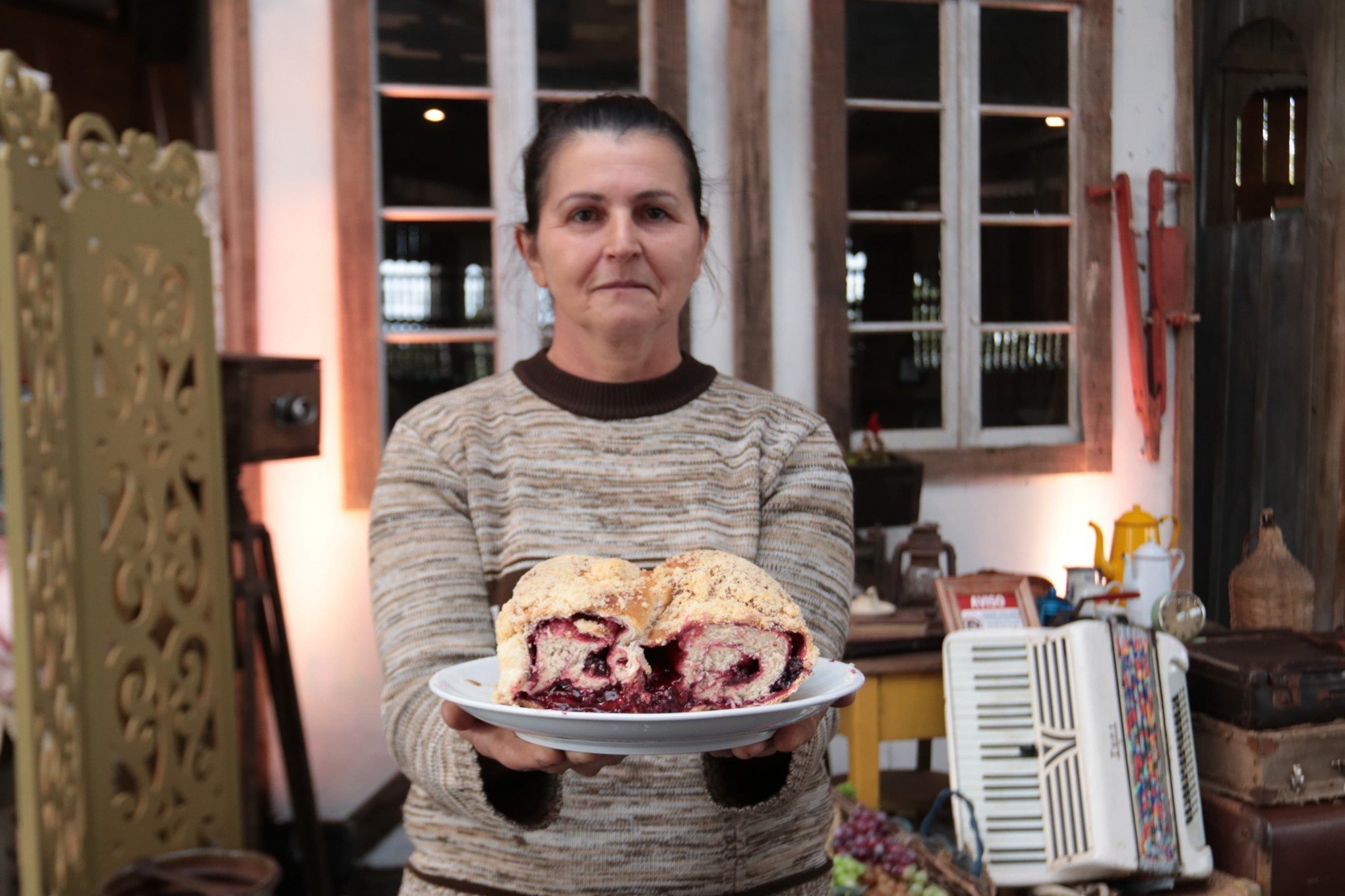 Concurso elege cuca de frutas vermelhas a melhor da Festa da Colônia