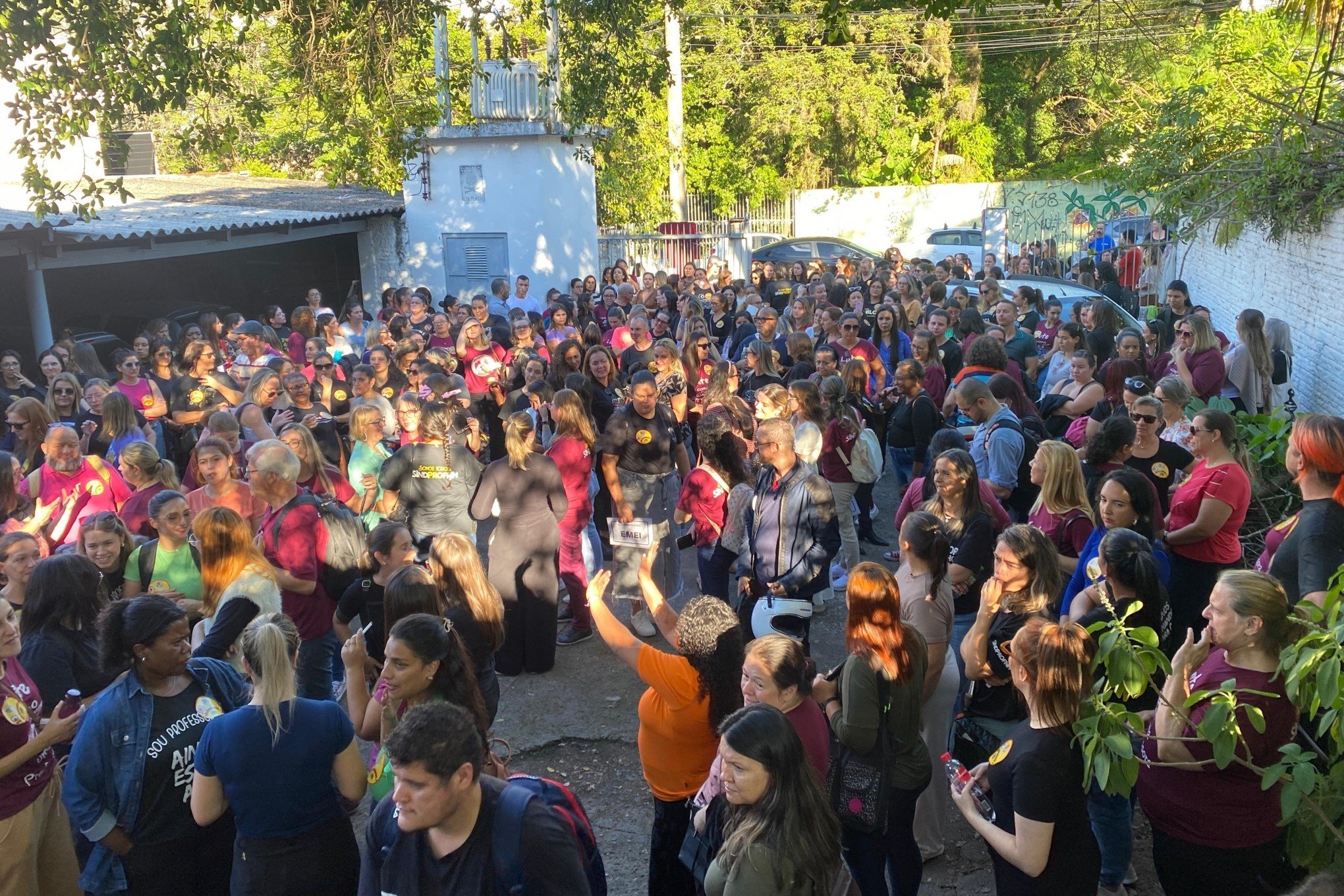 Do pedido ao estado de greve: Entenda como se desenrolou o impasse salarial entre professores e Prefeitura