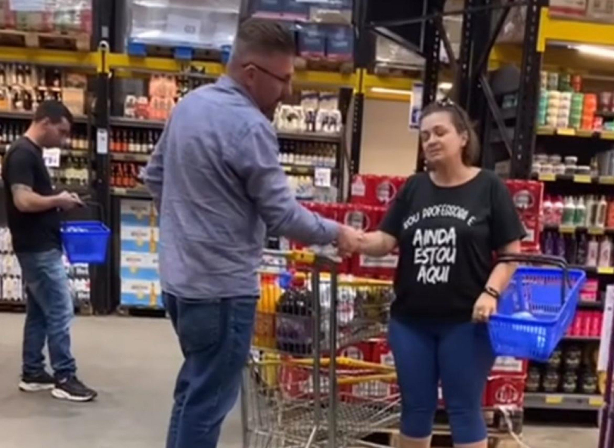 Quem é a professora que abordou Gustavo Finck em supermercado para cobrar reajuste