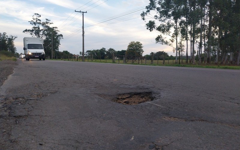 Rua Portão apresenta asfalto com rachaduras e buracos | abc+