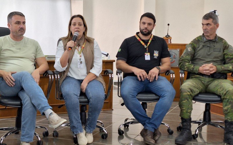 Reunião sobre medidas após confirmação do foco de gripe aviária em Montenegro foi realizada nesta sexta-feira | abc+