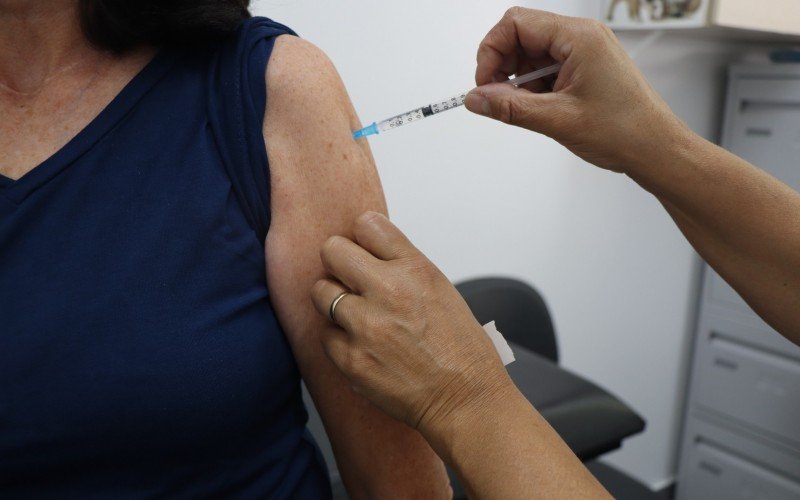 Vacina da gripe está liberada para toda a população gaúcha acima dos seis meses. Busca começou alta em Novo Hamburgo. | abc+