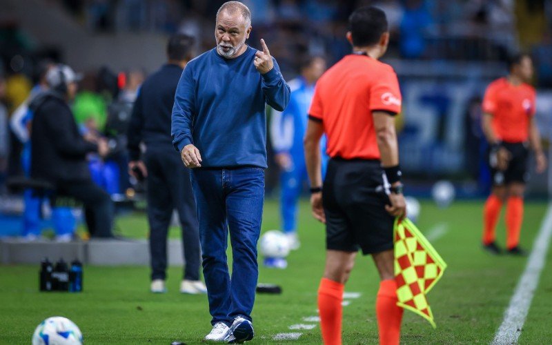 Treinador Mano Menezes ainda tem mais uma partida na fase de grupos da Sul-Americana | abc+