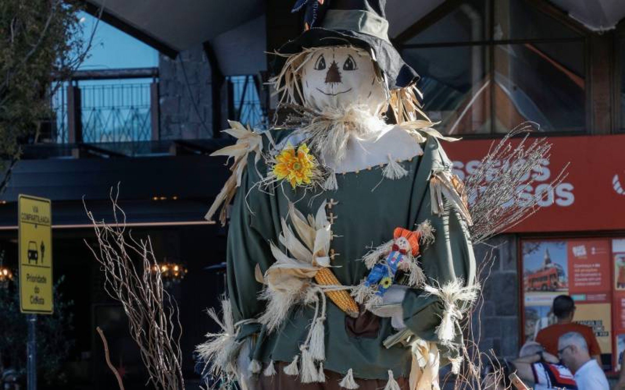 Saiba qual o espantalho ganhou prêmio de mais criativo da Festa da Colônia de Gramado