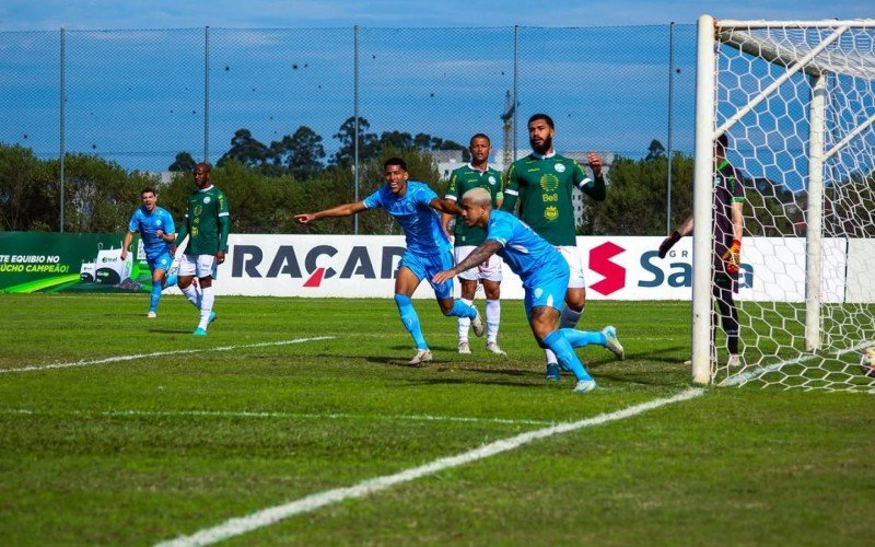 Batista comemora o único gol da partida | abc+