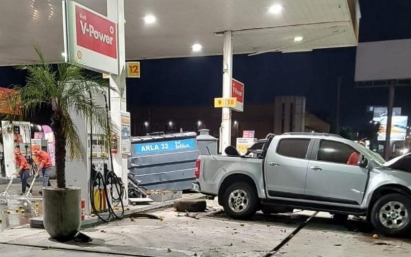 Acidente aconteceu na noite de sábado (17), em Sapucaia do Sul 