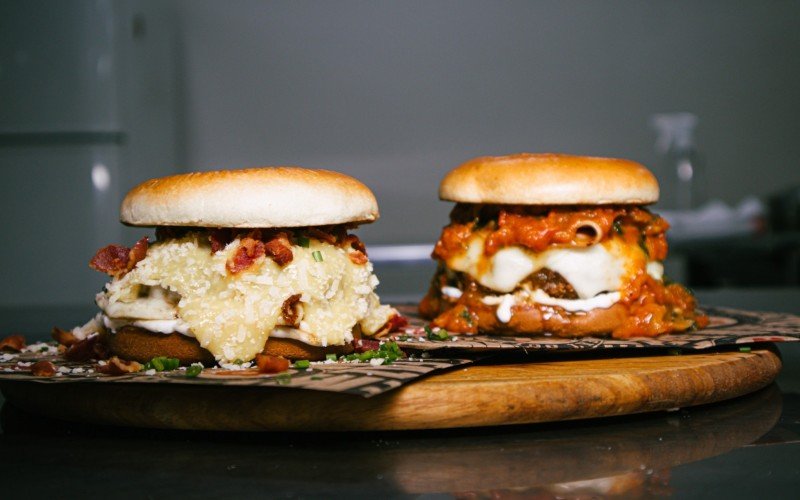 Rancho Fat Bull preparou uma variedade de hambúrgueres, como carbonara e Parmegiana | abc+