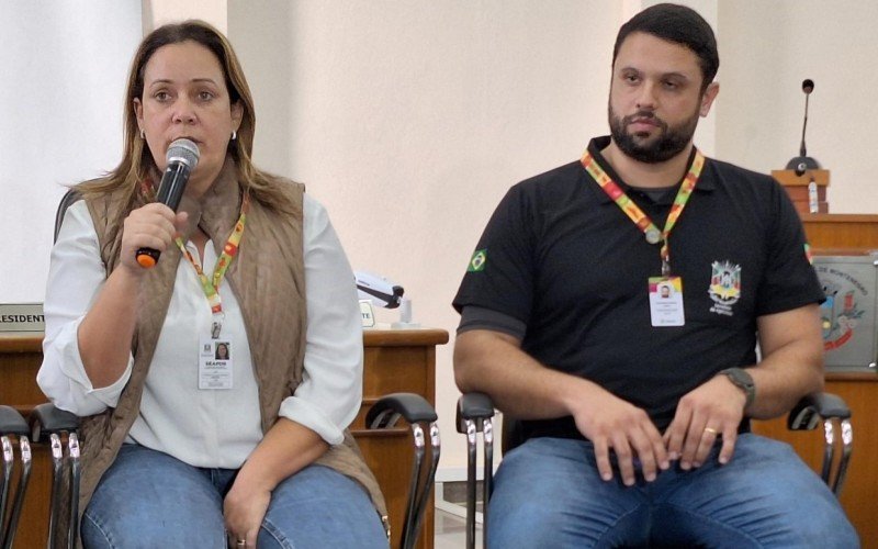 Diretora do Departamento de Vigilância e Defesa Sanitária Animal da Secretaria da Agricultura, Rosane Collares, e o diretor adjunto Francisco Lopes | abc+
