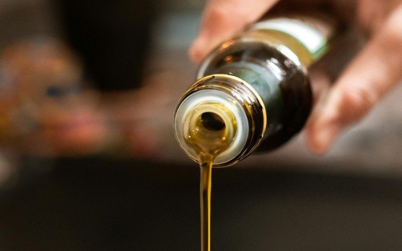 A venda de duas marcas de azeite foi proibida pela Anvisa | abc+