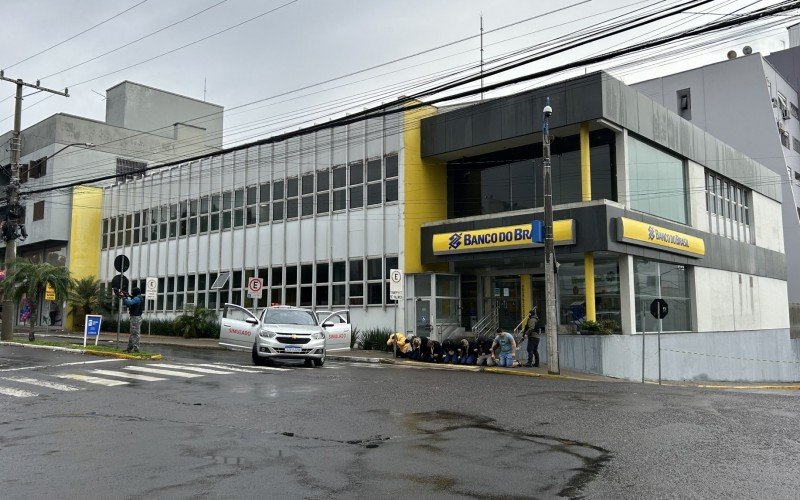 Treinamento simulou roubo a banco com uso de cordão humano no Centro de Campo Bom