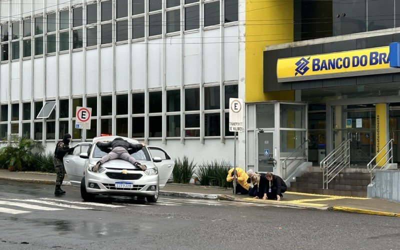 Treinamento simulou roubo a banco com uso de cordão humano no Centro de Campo Bom | abc+