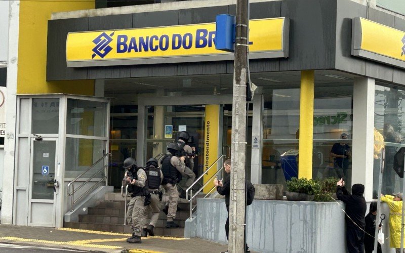 Treinamento simulou roubo a banco com uso de cordão humano no Centro de Campo Bom