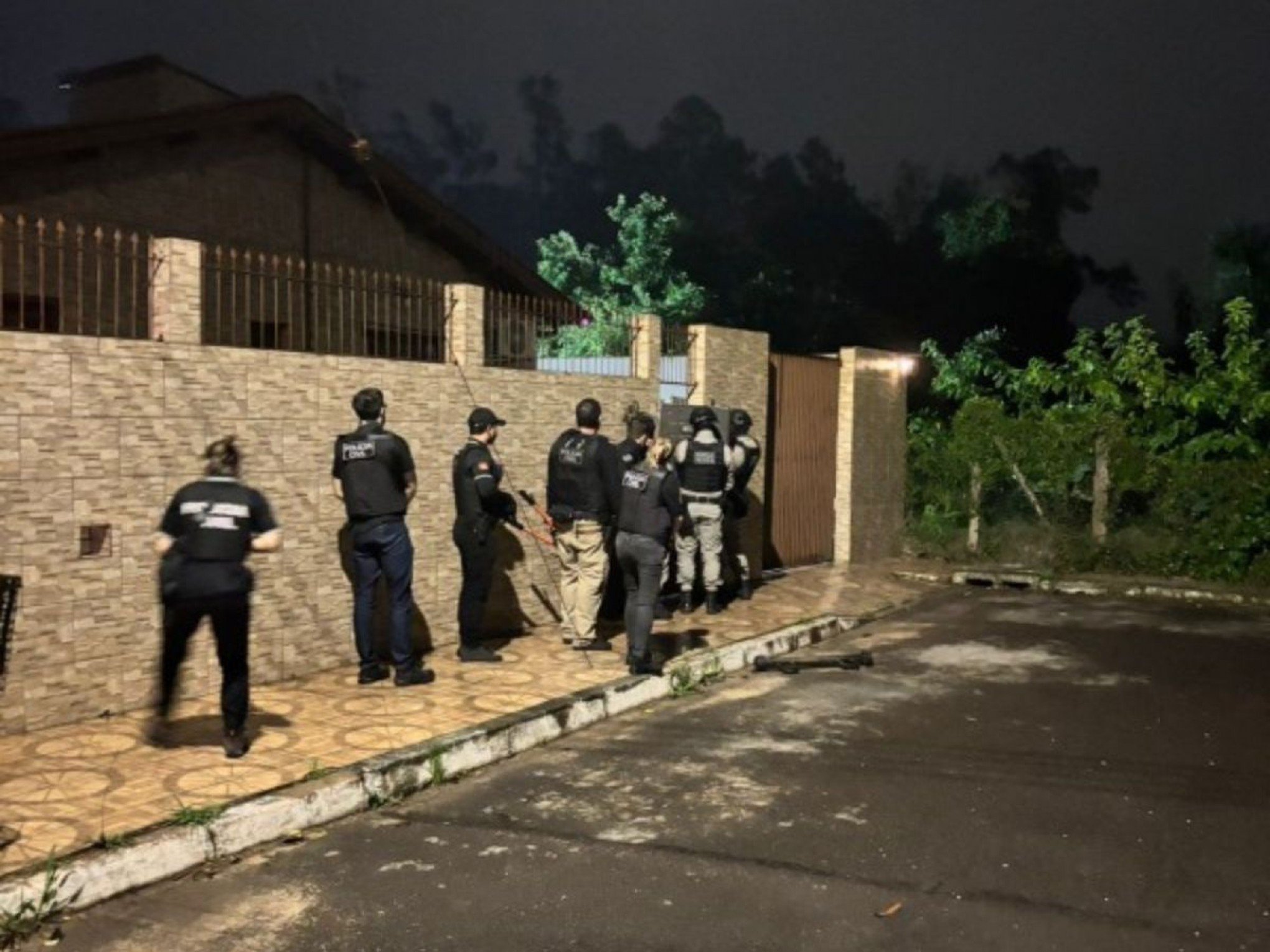 Facções rivais controlavam dois condomínios em Canoas; 7 são presos