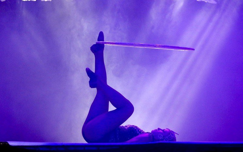 Entre as atrações do Circo Fantasy, há espetáculo de malabarismo