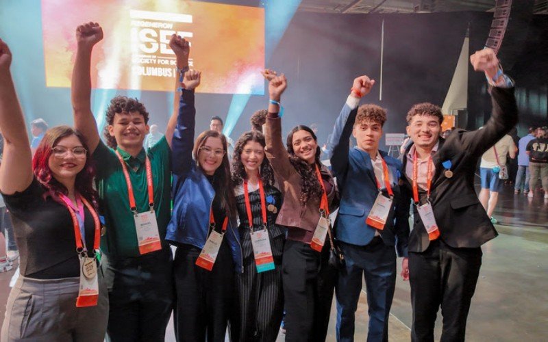Autores dos projetos premiados na ISEF que foram selecionados pela Febrace | abc+