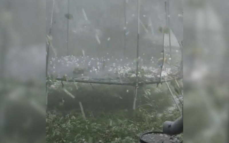 Imagens mostram forte queda de granizo na FranÃ?Â§a | abc+