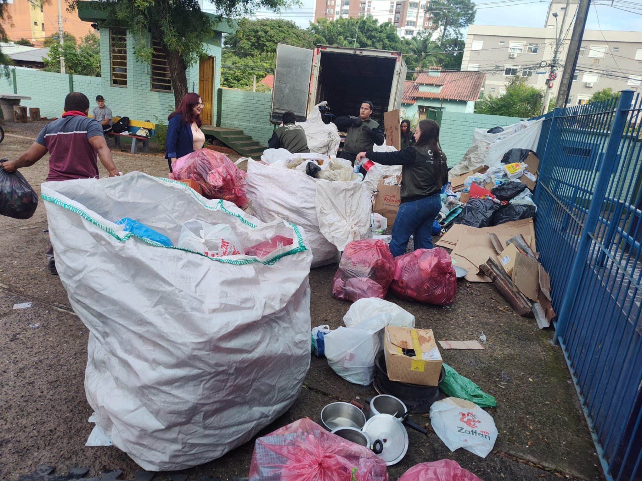 Escolas municipais recebem atividades do Dia D da reciclagem em Canoas
