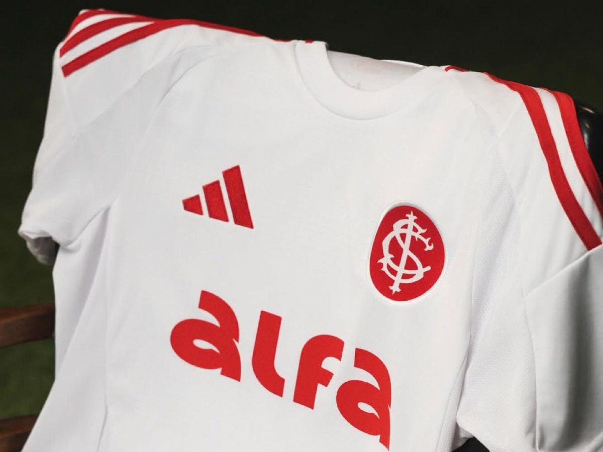 Veja fotos da nova camisa branca do Inter