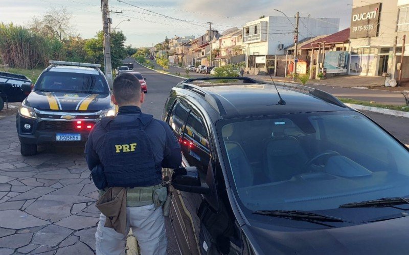 Homem tentou fugir em Spin clonada na BR-116