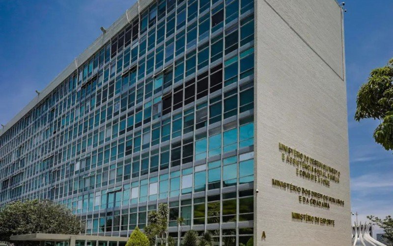 Prédio do Ministério do Desenvolvimento e assistência social, Família e Combate à Fome, Ministério dos Direitos Humanos e da Cidadania e ministério dos Esportes, na Esplanada dos MInistérios em Brasília | abc+