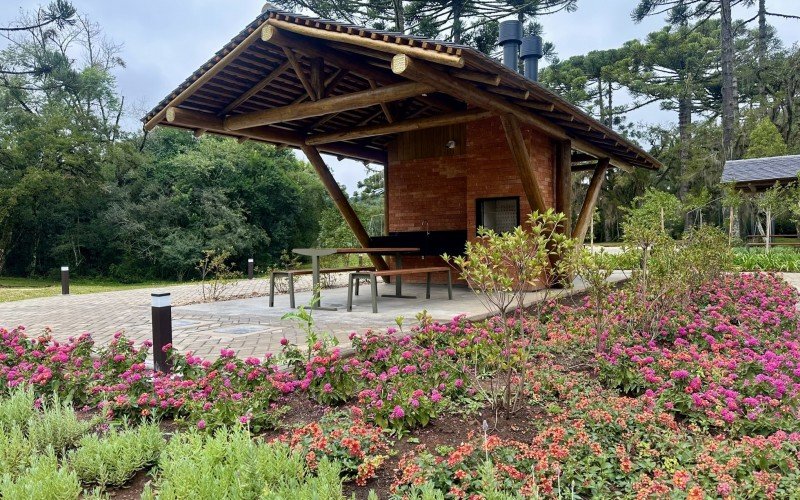 Churrasqueiras dentro do Parque do Caracol, em Canela