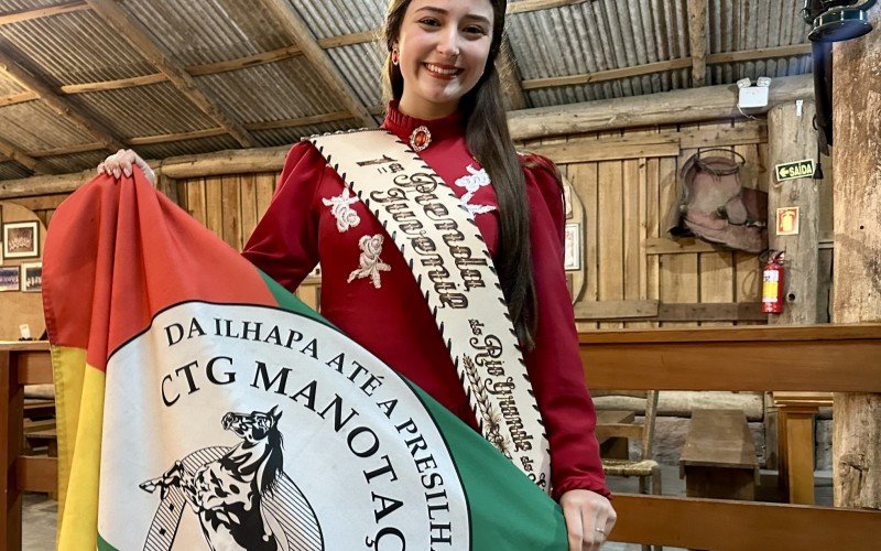 Gabriela Krause, representando Gramado, é a 1ª prenda juvenil do Rio Grande do Sul