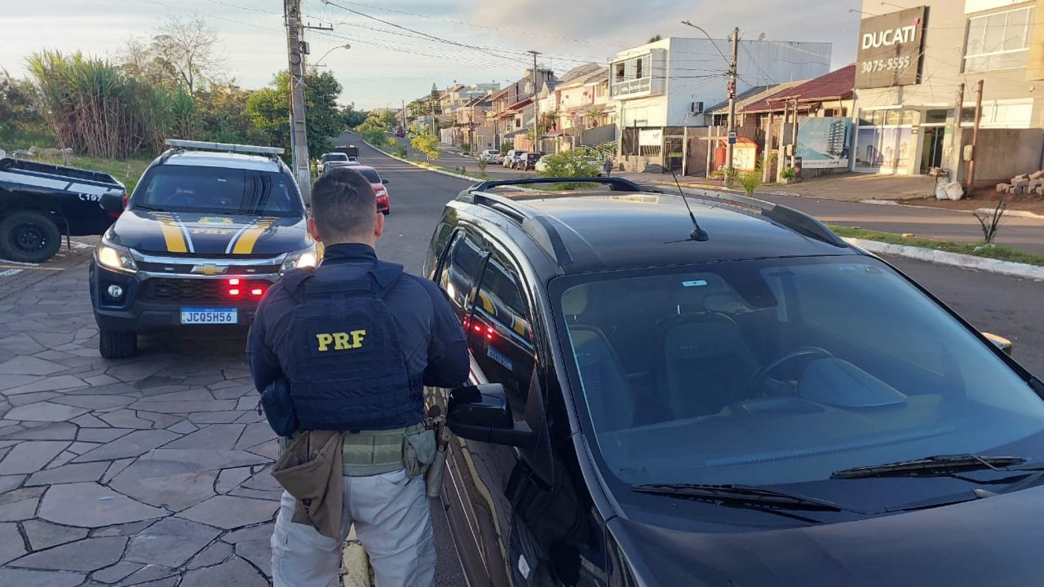 VÍDEO: Foragido usa carro clonado para tentar escapar da PRF na BR-116