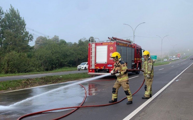 RS-239: Caminhão tomba e afeta o trânsito na rodovia | abc+