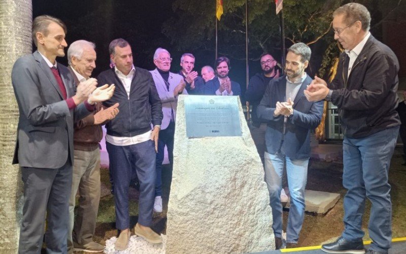 Ulbra inaugura placa em homenagem aos voluntários da enchente de 2024
