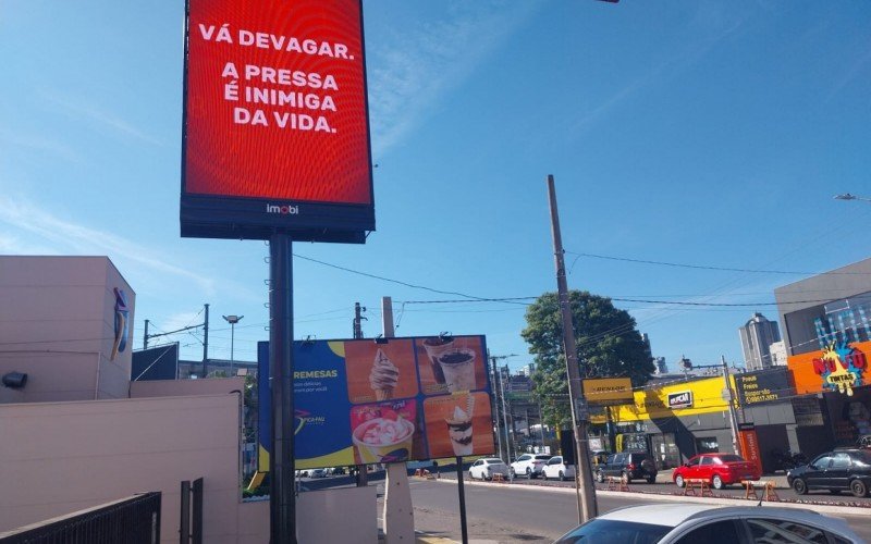 Painel de Led da campanha de trânsito da CFC Valderez em Novo Hamburgo | abc+