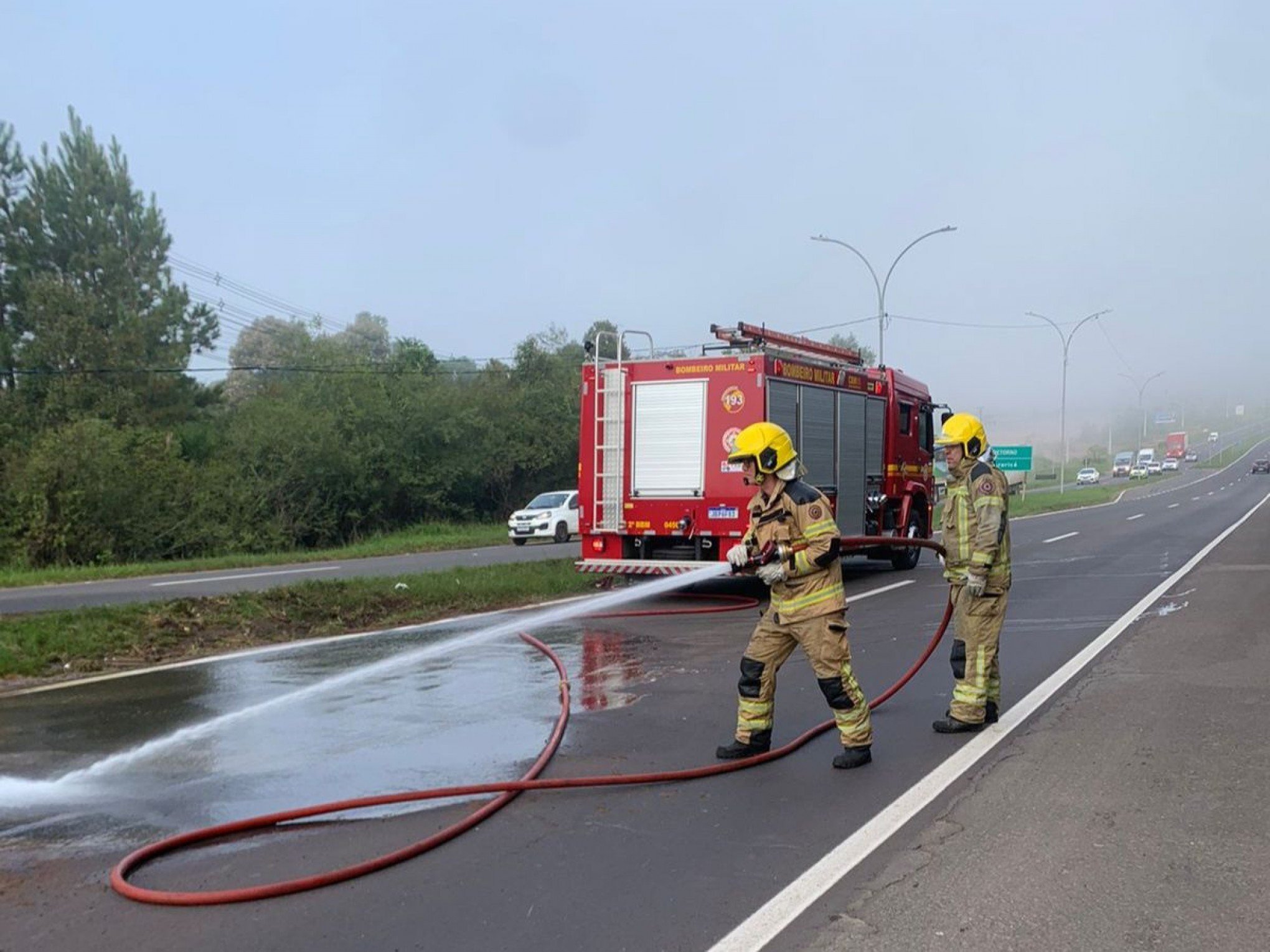 RS-239: Caminhão tomba e afeta o trânsito na rodovia