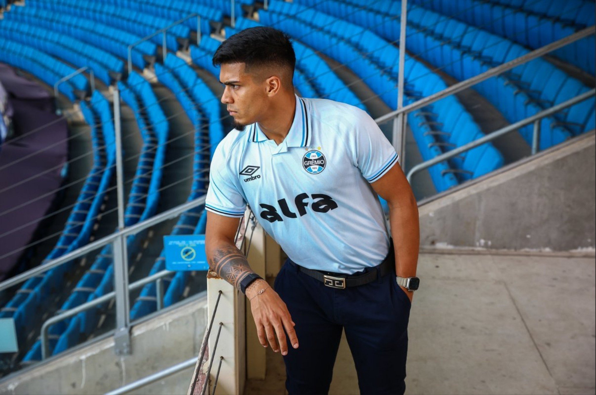 Grêmio lança uniforme celeste para sequência da temporada