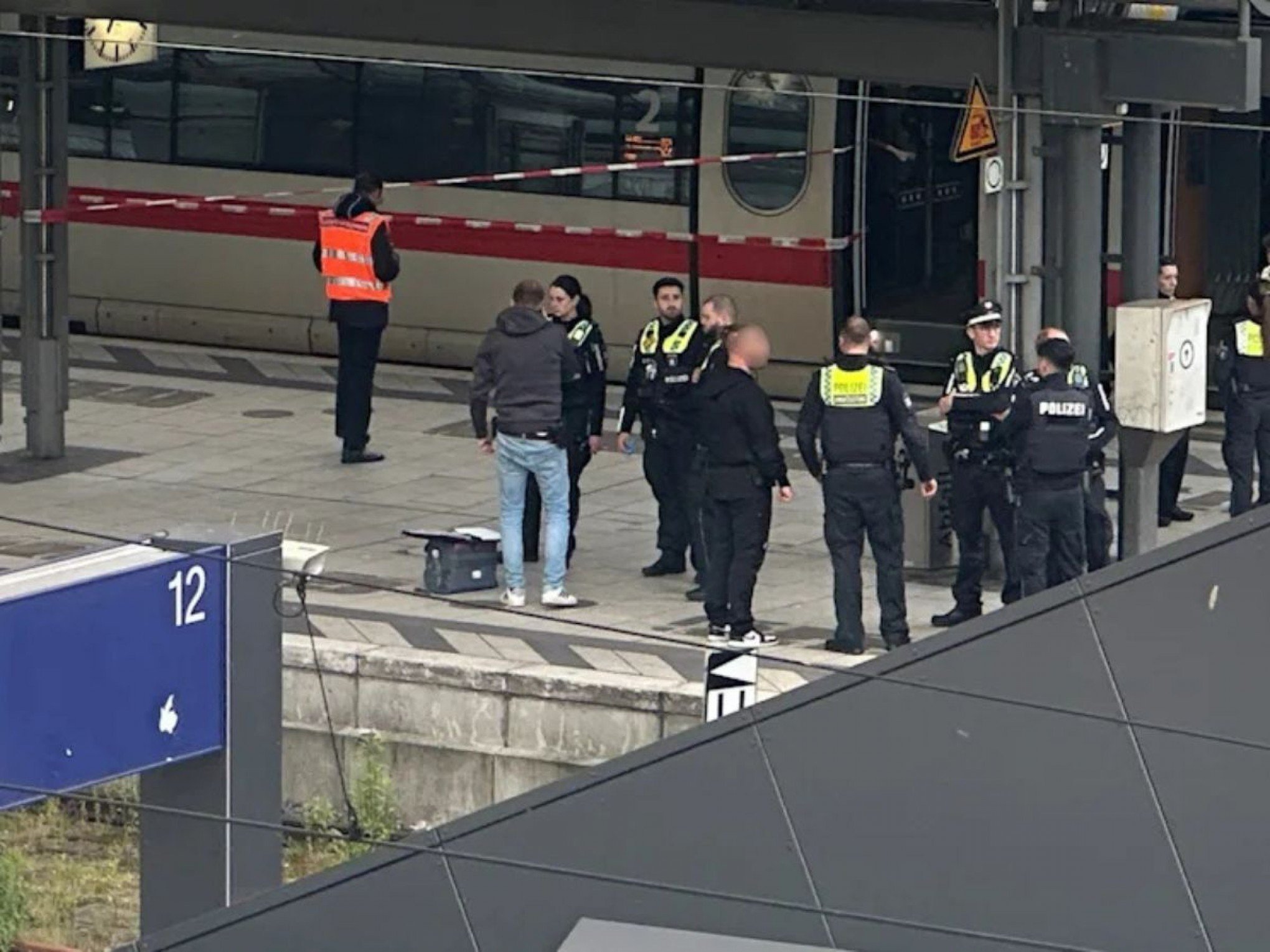 Ataque a faca deixa 12 feridos em estação de trem em Hamburgo