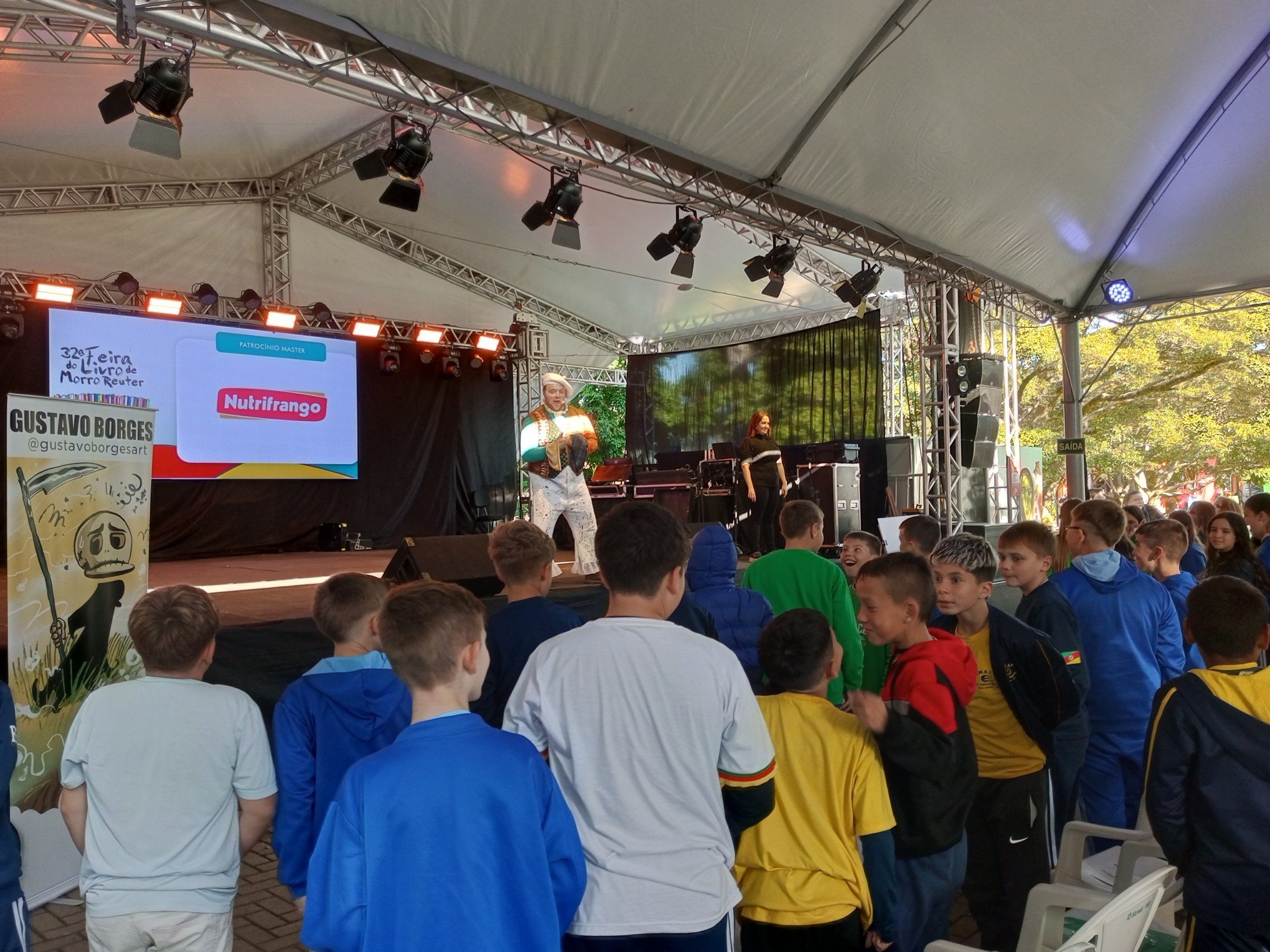 Feira do Livro espalha amor pela literatura e pelas artes em Morro Reuter