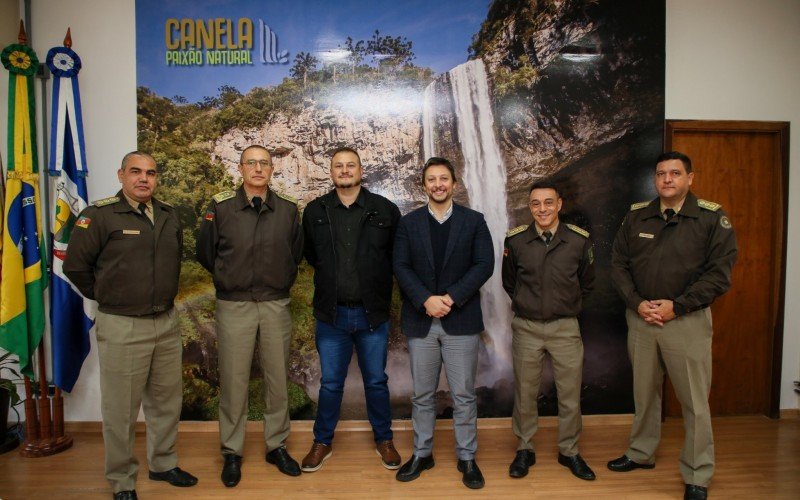 Prefeito Gilberto Cezar recebe comando da BM e propõe melhorias na segurança